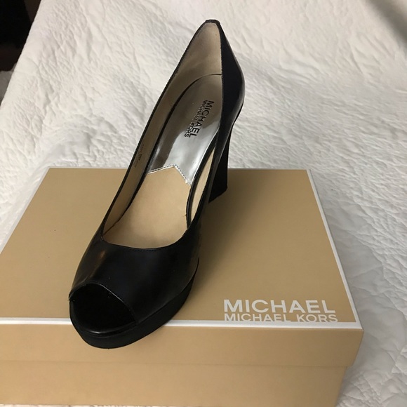 Michael Kors ladies shoes - Picture 4 of 8
